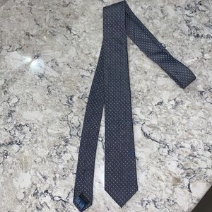 Men’s neutral dark blue tie, on trend